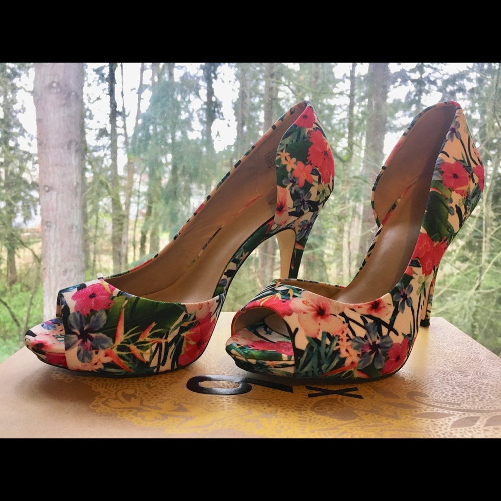 Beautiful heeled open toe pumps